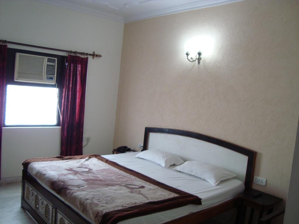 Hotel Dawat Palace Agra  Pokoj fotografie